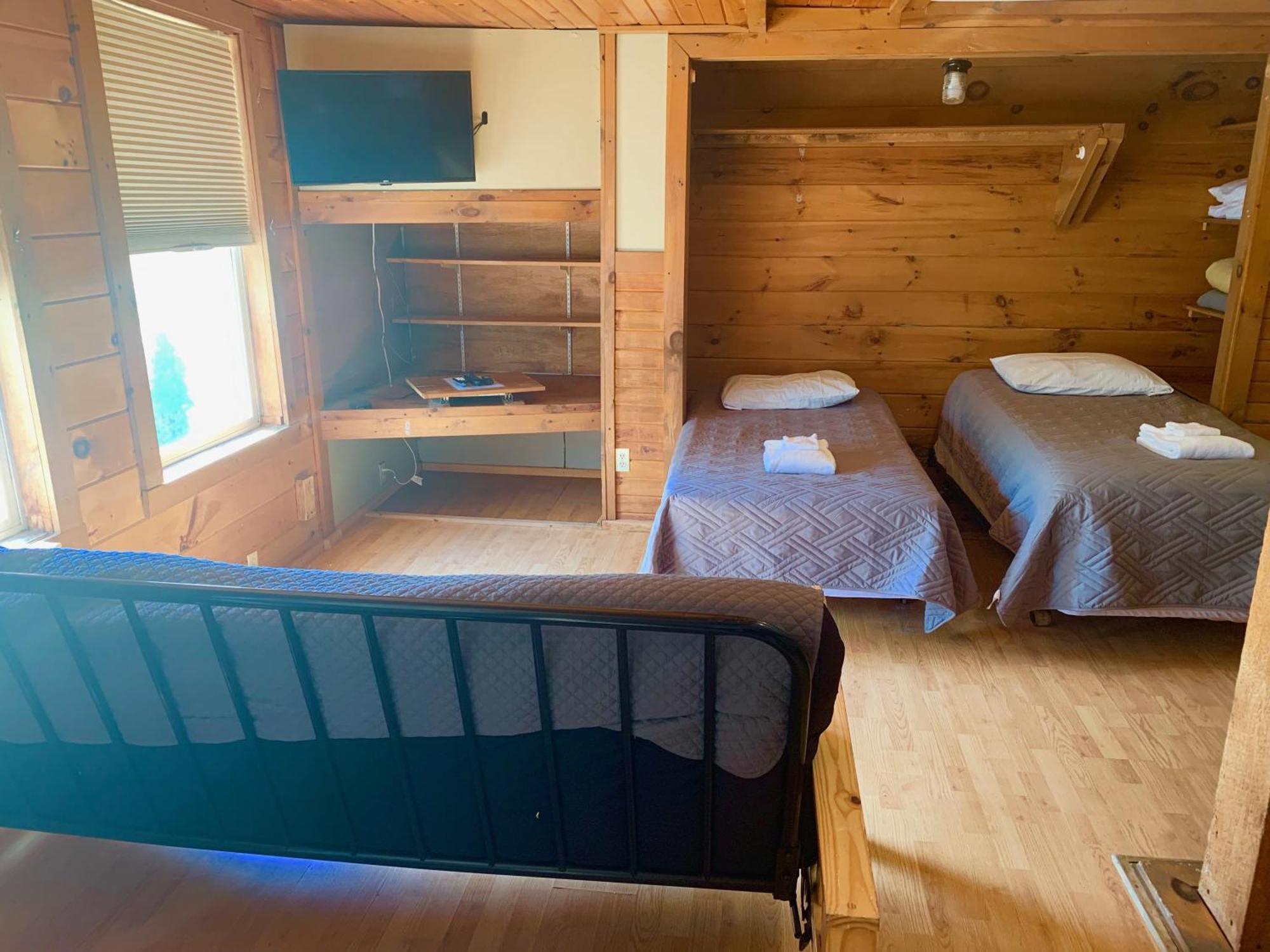 Pine Crest Motel & Cabins Barton 객실 사진