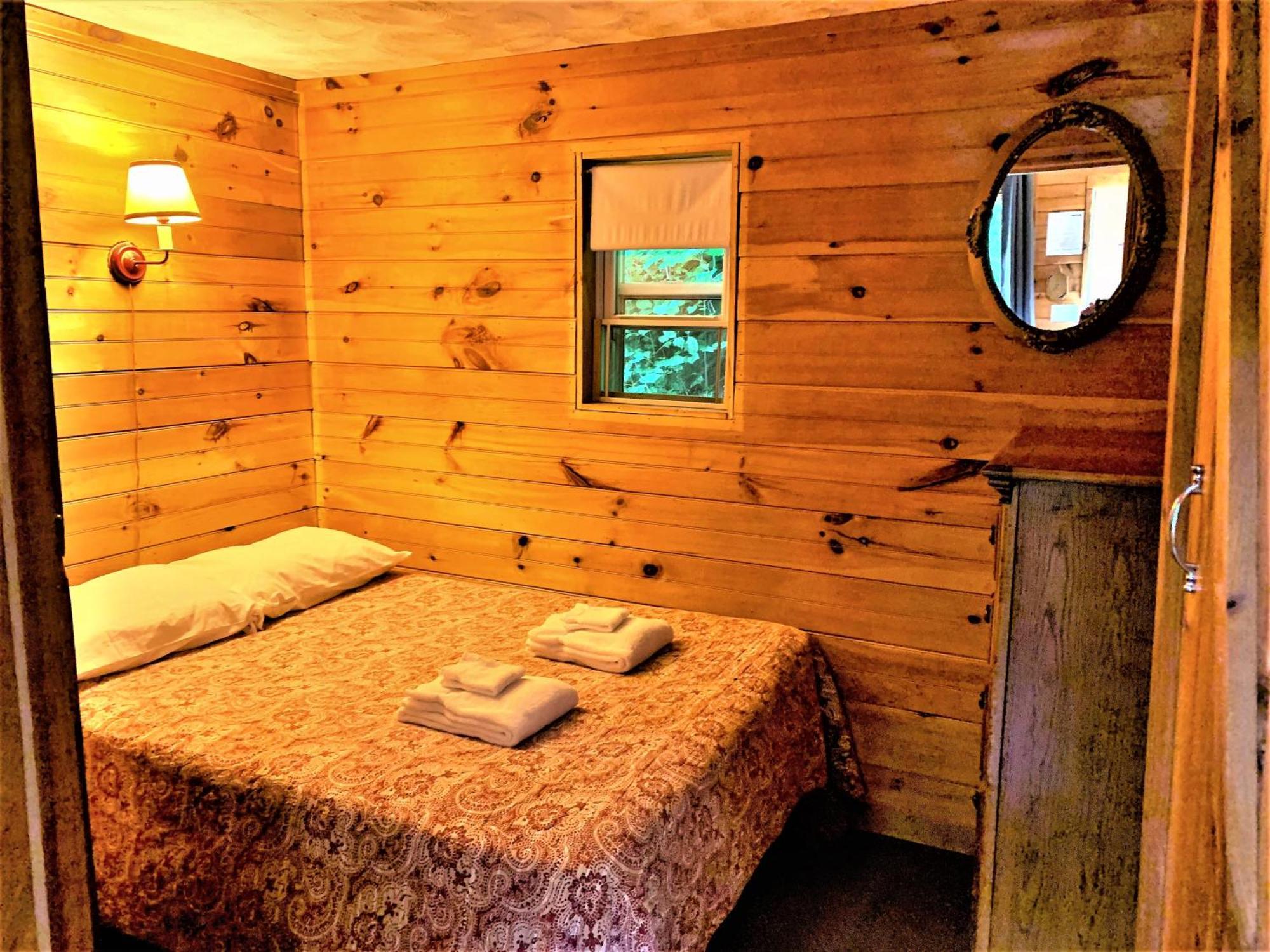 Pine Crest Motel & Cabins Barton 객실 사진