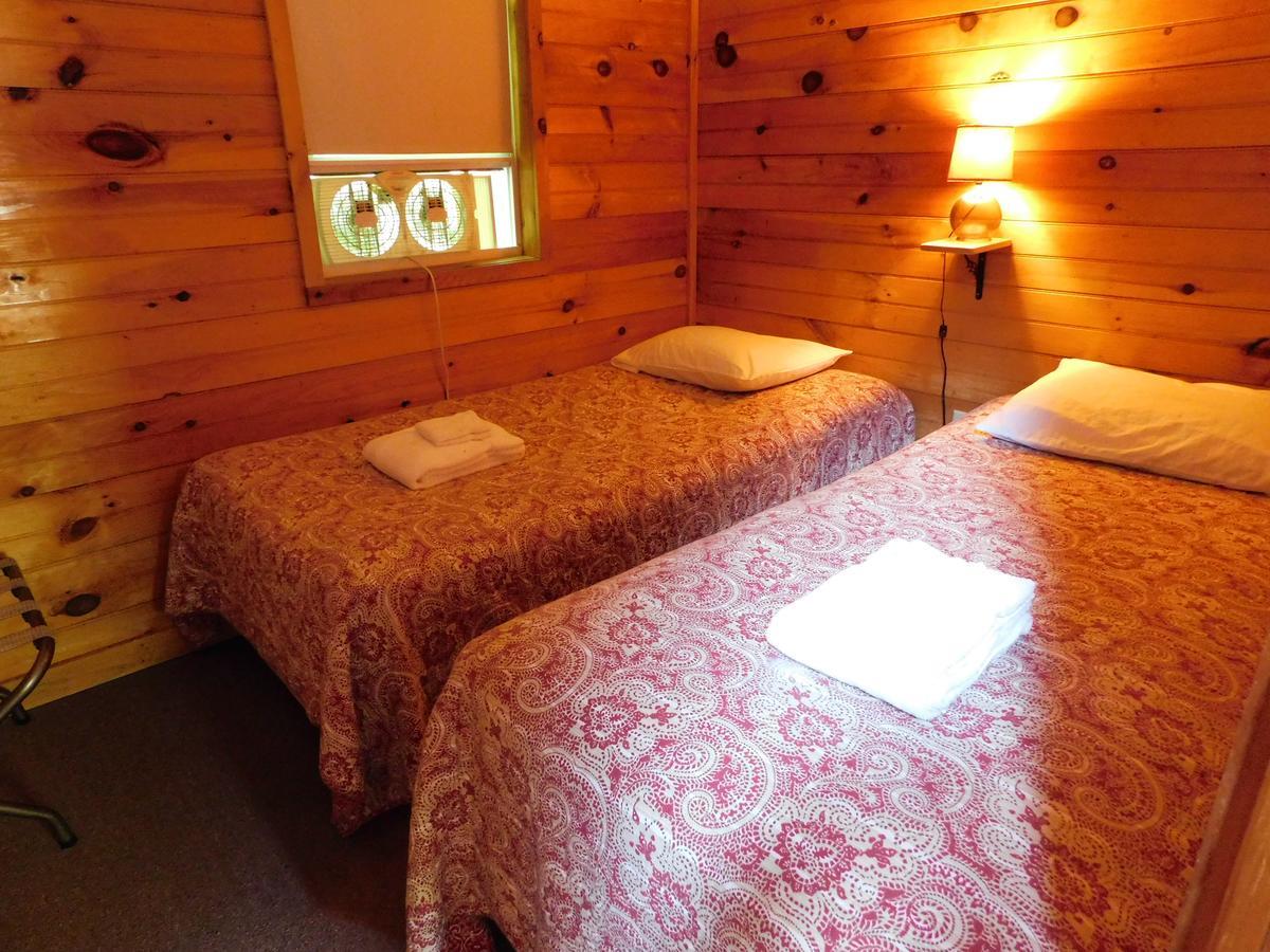 Pine Crest Motel & Cabins Barton 외부 사진