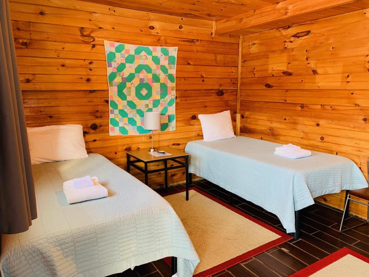 Pine Crest Motel & Cabins Barton 외부 사진